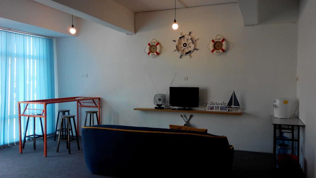 Roof Talk Theme Hostel Johor Bahru Esterno foto