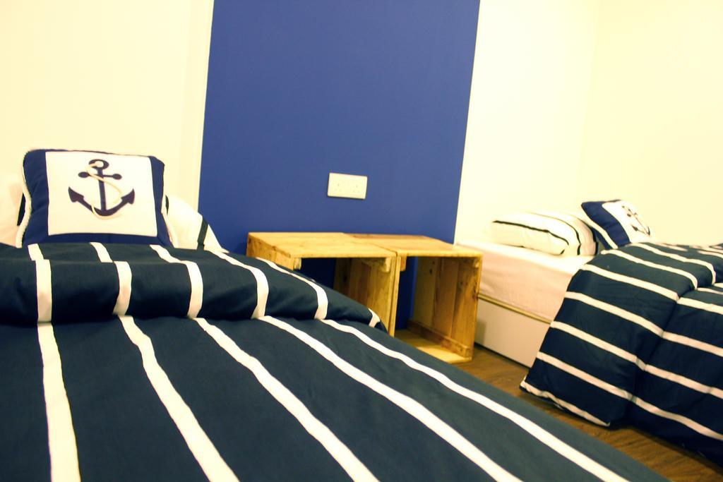 Roof Talk Theme Hostel Johor Bahru Esterno foto
