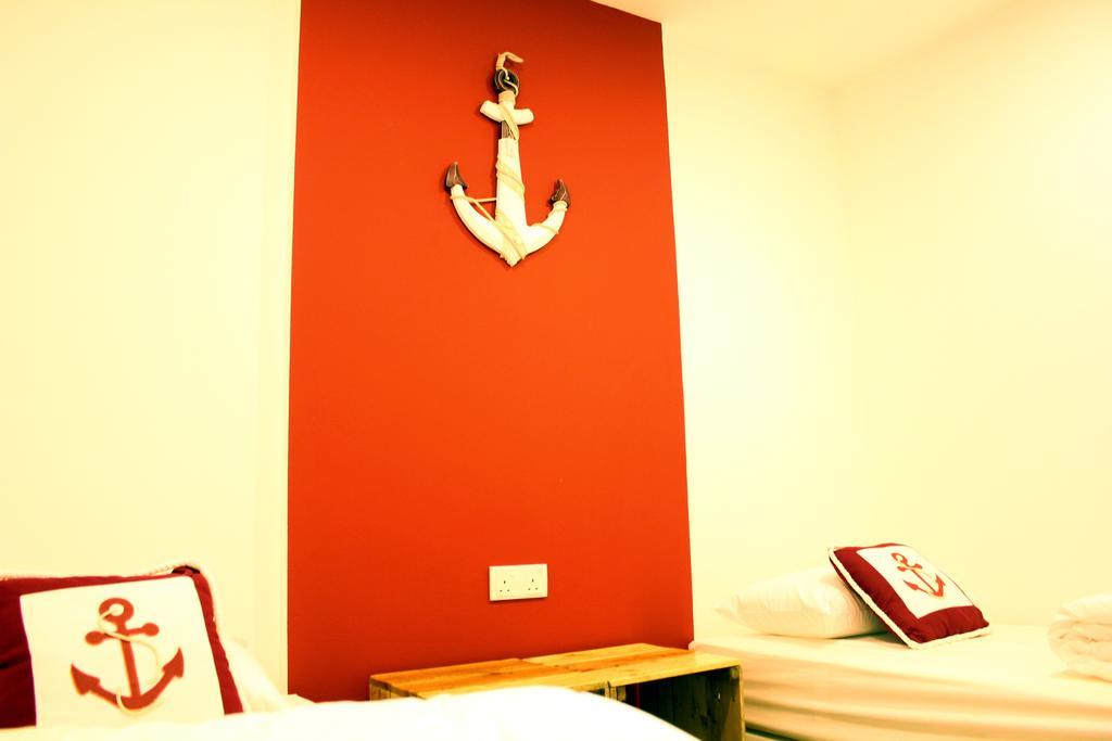 Roof Talk Theme Hostel Johor Bahru Esterno foto