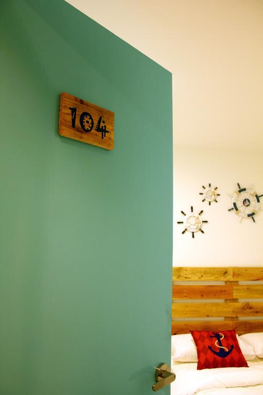 Roof Talk Theme Hostel Johor Bahru Esterno foto