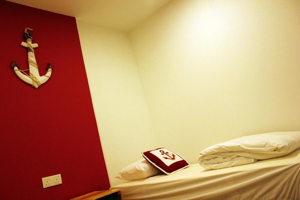 Roof Talk Theme Hostel Johor Bahru Esterno foto
