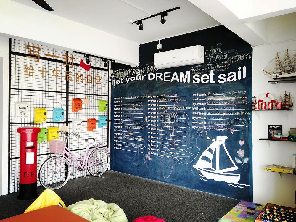 Roof Talk Theme Hostel Johor Bahru Esterno foto