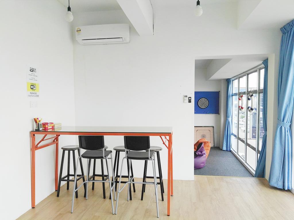Roof Talk Theme Hostel Johor Bahru Esterno foto