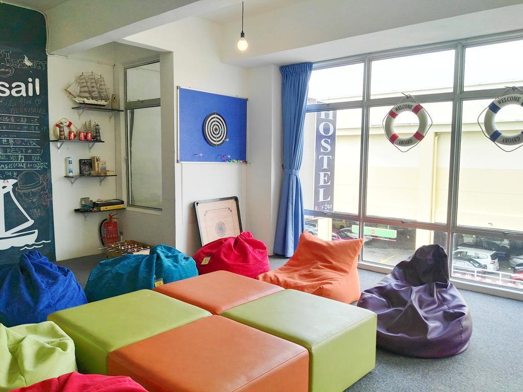 Roof Talk Theme Hostel Johor Bahru Esterno foto