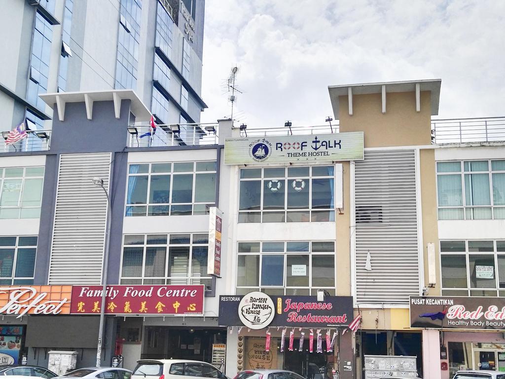 Roof Talk Theme Hostel Johor Bahru Esterno foto